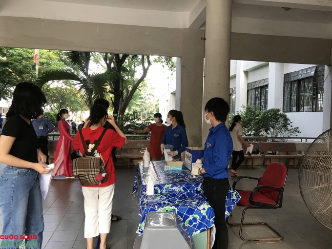 Những hình ảnh đầu tiên tại Đà Nẵng từ các điểm thi tốt nghiệp THPT Quốc gia đợt 2