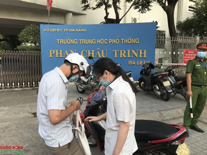 Những hình ảnh đầu tiên tại Đà Nẵng từ các điểm thi tốt nghiệp THPT Quốc gia đợt 2