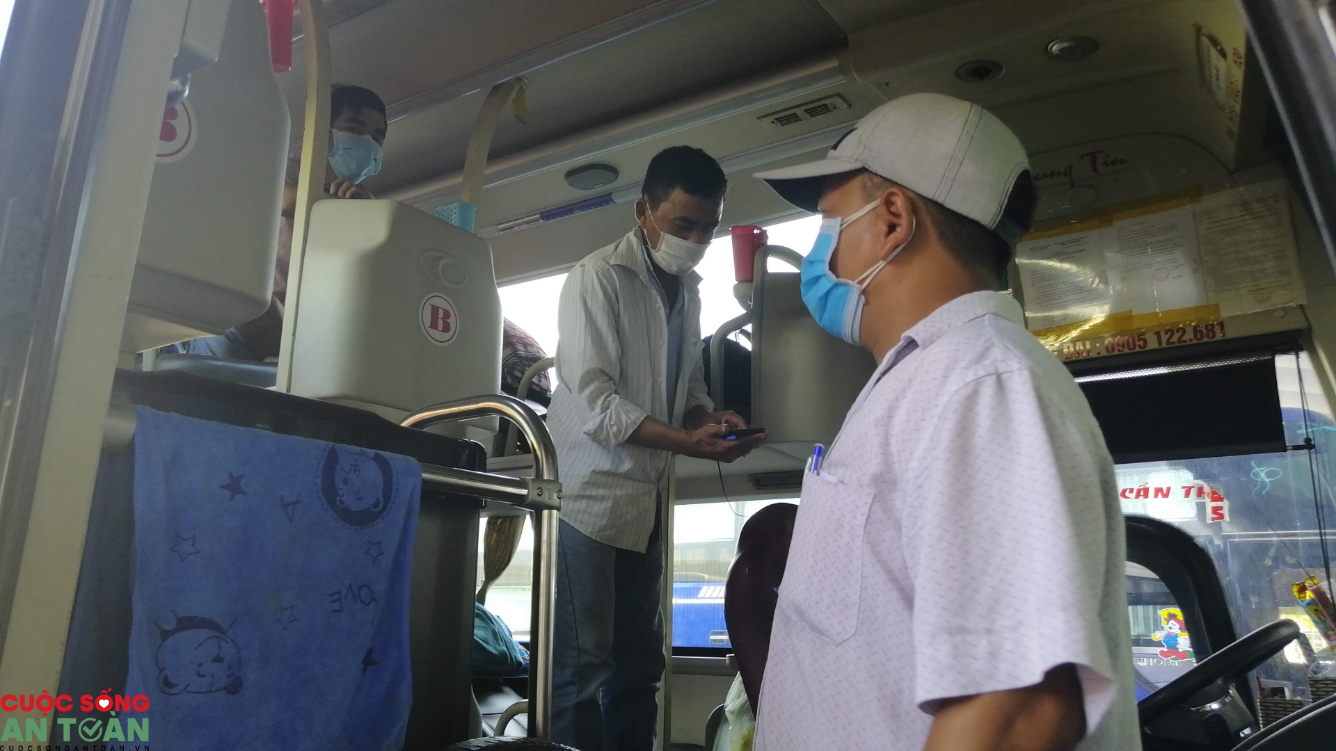 Bến xe ở Đà Nẵng vắng vẻ ngày đầu khôi phục hoạt động, người lao động vẫn còn e ngại