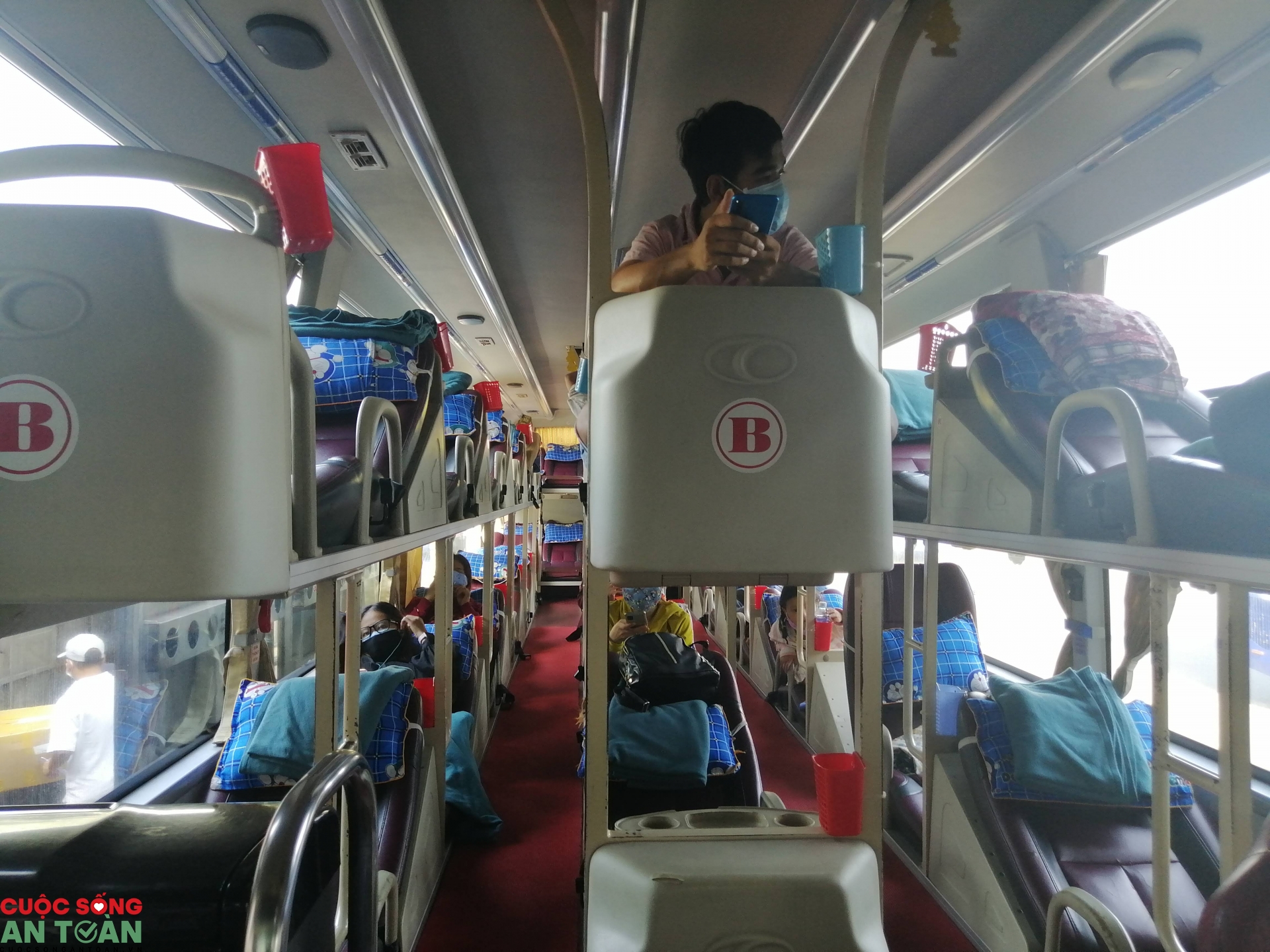 Bến xe ở Đà Nẵng vắng vẻ ngày đầu khôi phục hoạt động, người lao động vẫn còn e ngại