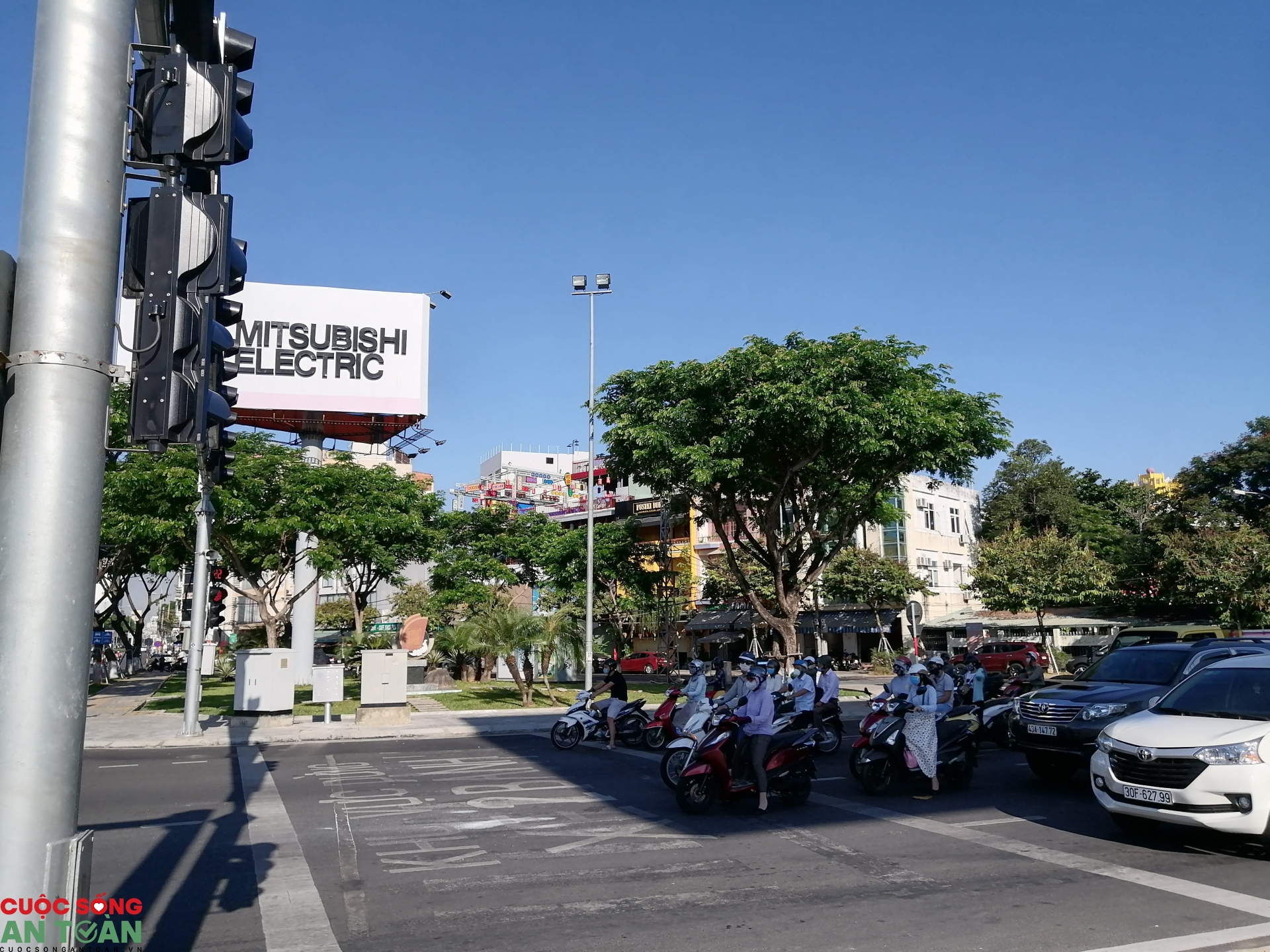 Ngày đầu được nới lõng giản cách, người lao động Đà Nẵng vui mừng