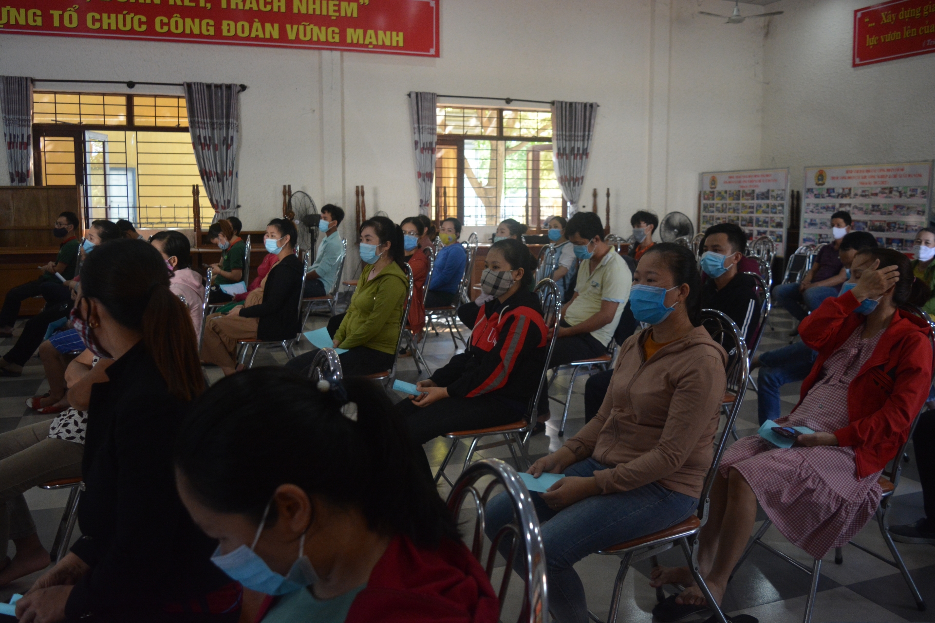 LĐLĐ Đà Nẵng san sẻ khó khăn cho người lao động do dịch bệnh LĐLĐ Đà Nẵng san sẻ khó khăn cho người lao động do dịch bệnh