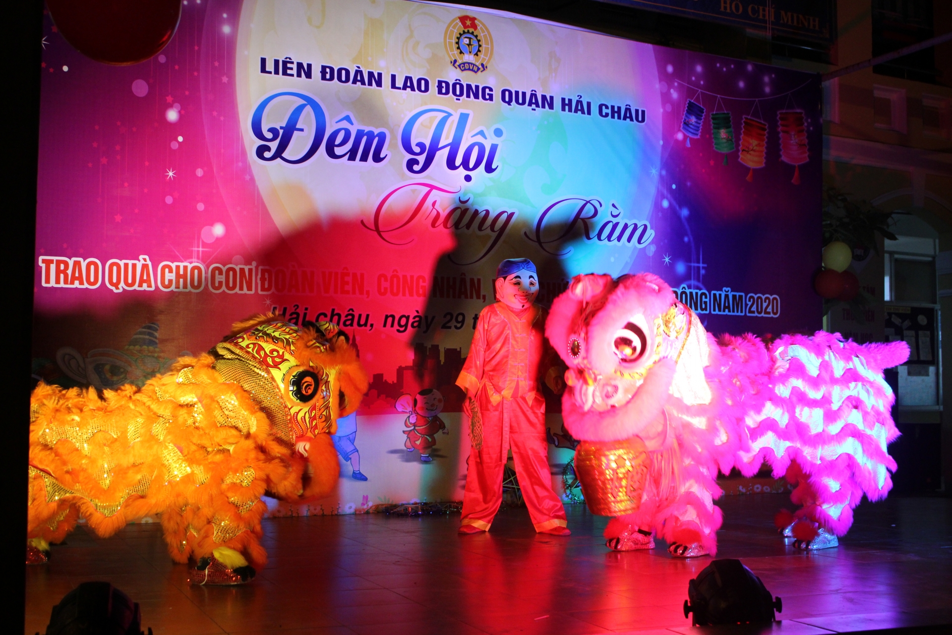 Rộn ràng “Đêm hội Trăng Rằm” cho con em người lao động thuộc quận Hải Châu Rộn ràng “Đêm hội Trăng Rằm” cho con em người lao động thuộc quận Hải Châu