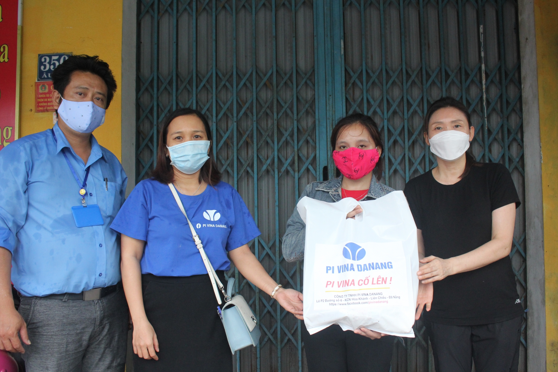 Chia sẻ khó khăn với người lao động tạm nghỉ việc