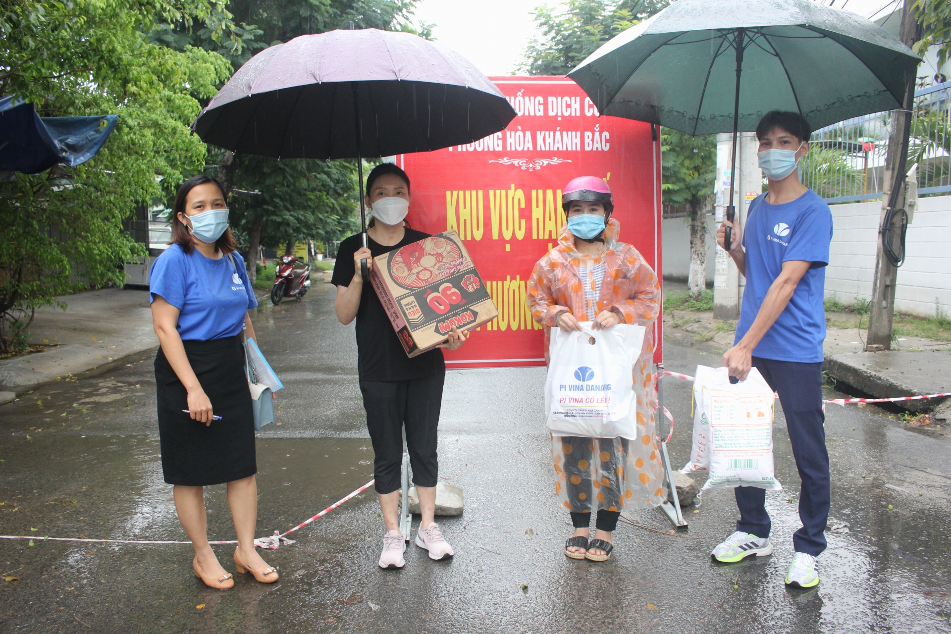 Chia sẻ khó khăn với người lao động tạm nghỉ việc