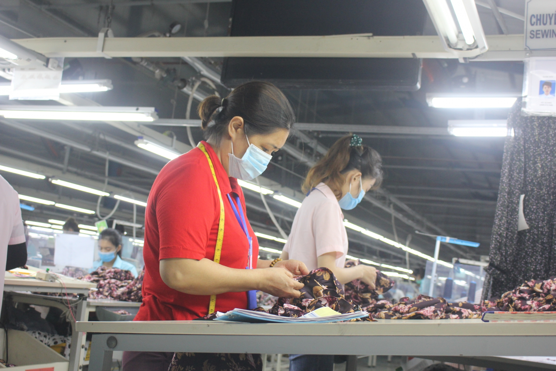 Chia sẻ khó khăn với người lao động tạm nghỉ việc