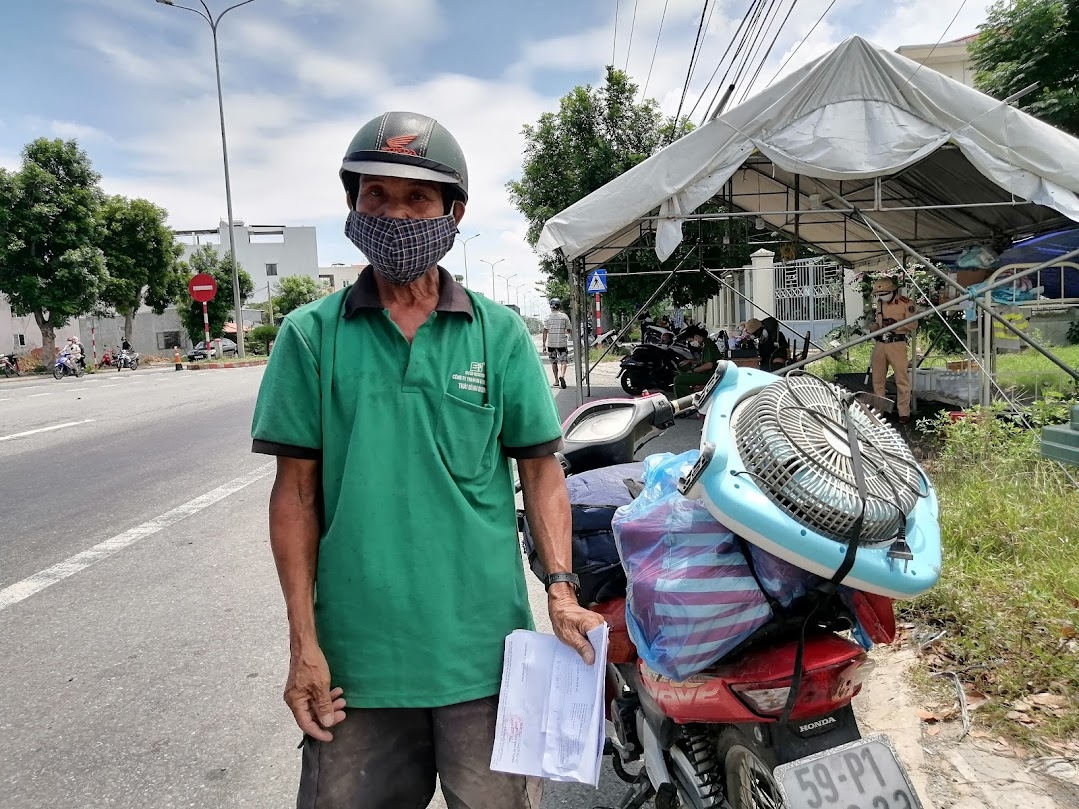 Gian nan xin giấy xác nhận để ra khỏi thành phố Đà Nẵng Gian nan xin giấy xác nhận để ra khỏi thành phố Đà Nẵng