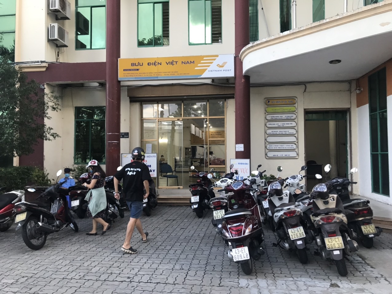 Gian nan xin giấy xác nhận để ra khỏi thành phố Đà Nẵng Gian nan xin giấy xác nhận để ra khỏi thành phố Đà Nẵng