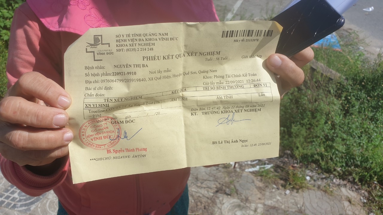 Người mẹ bật khóc tại chốt khi không thể vào Đà Nẵng chăm con sinh Người mẹ bật khóc tại chốt khi không thể vào Đà Nẵng chăm con sinh