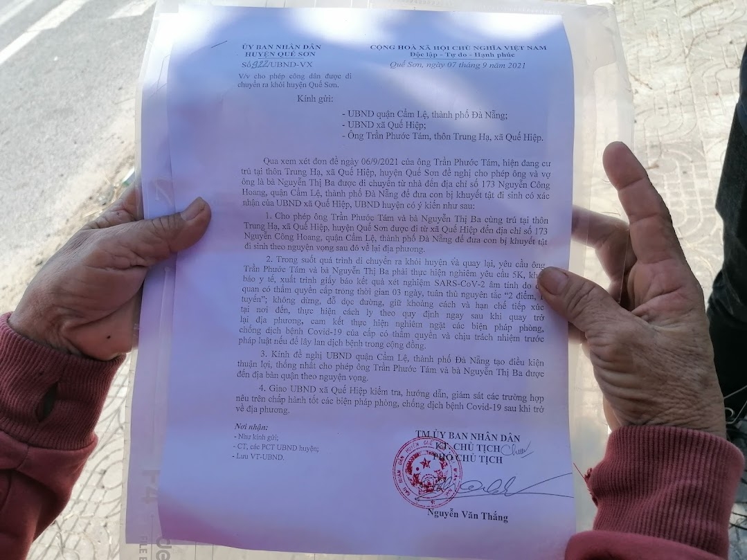 Người mẹ bật khóc tại chốt khi không thể vào Đà Nẵng chăm con sinh Người mẹ bật khóc tại chốt khi không thể vào Đà Nẵng chăm con sinh