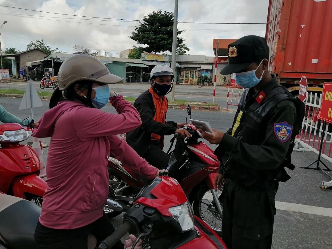 Người dân vui vẻ khi được trở về quê sau thời gian dài mắc kẹt tại Đà Nẵng Người dân vui vẻ khi được trở về quê sau thời gian dài mắc kẹt tại Đà Nẵng