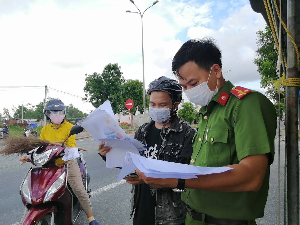Người dân vui vẻ khi được trở về quê sau thời gian dài mắc kẹt tại Đà Nẵng Người dân vui vẻ khi được trở về quê sau thời gian dài mắc kẹt tại Đà Nẵng
