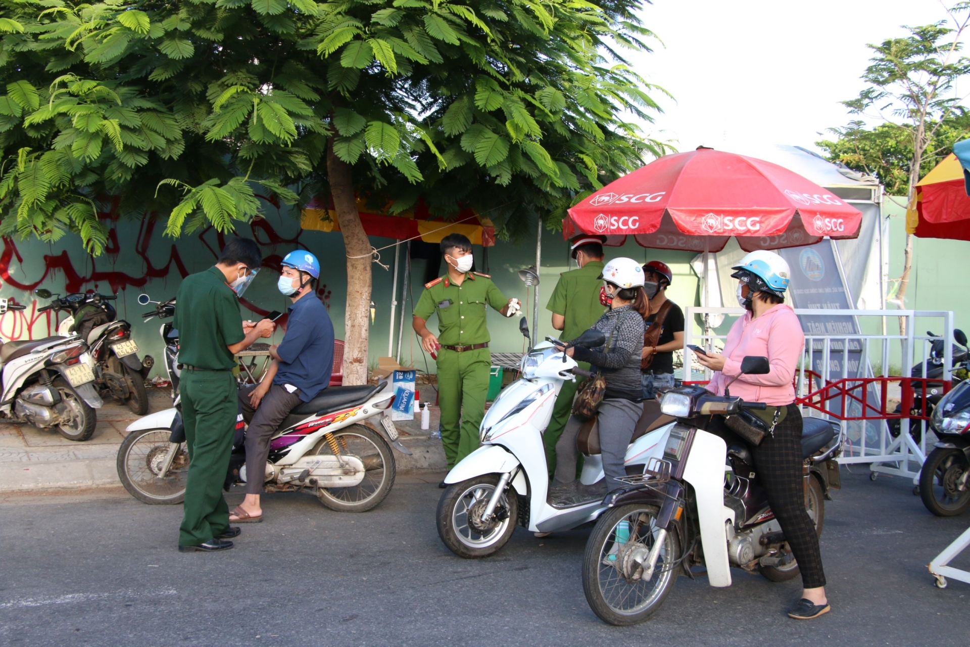 Người lao động Đà Nẵng ngóng chờ ngày được trở lại sản xuất