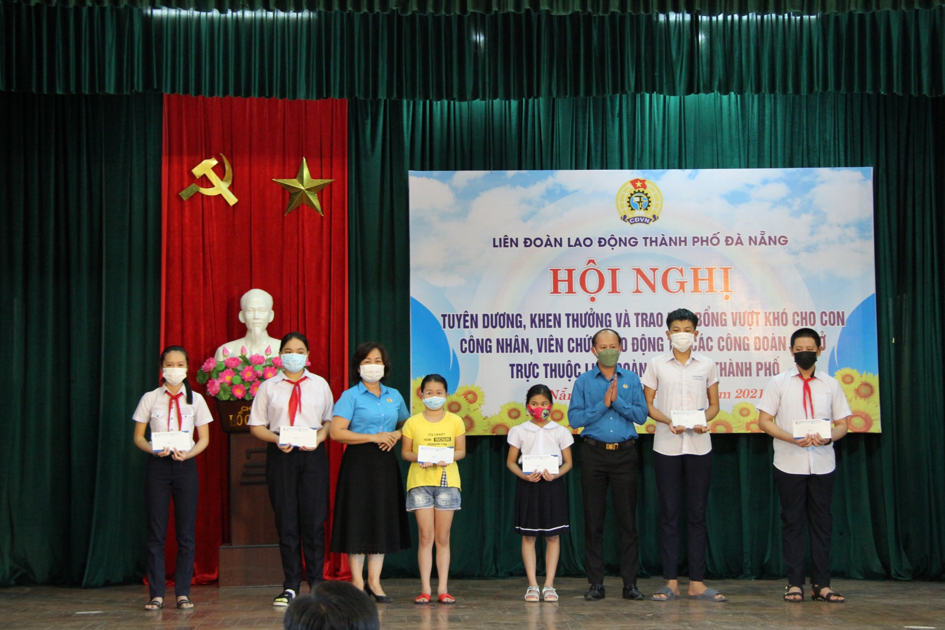 Công đoàn Đà Nẵng biểu dương con công nhân, viên chức, lao động vượt khó học giỏi Công đoàn Đà Nẵng biểu dương con công nhân, viên chức, lao động vượt khó học giỏi