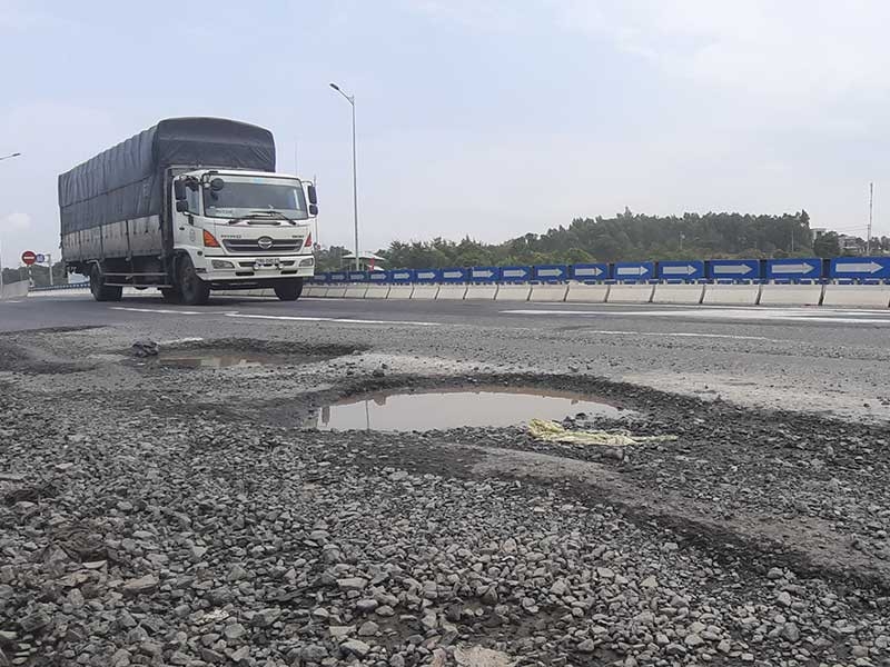 Bộ GTVT chỉ đạo khẩn trương khắc phục hư hỏng tại cao tốc Đà Nẵng - Quảng Ngãi