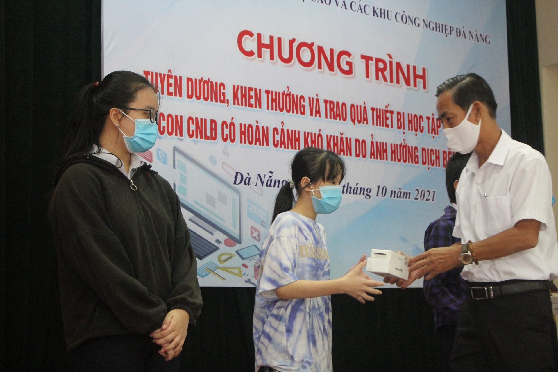 Sóng và máy tính cho em: Những tiết học trọn vẹn đã không còn là giấc mơ Sóng và máy tính cho em: Những tiết học trọn vẹn đã không còn là giấc mơ