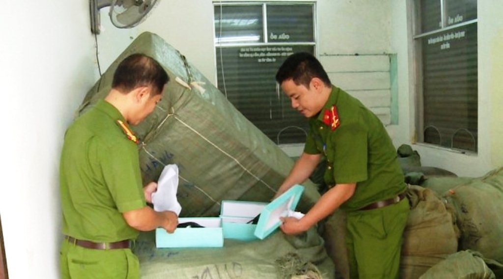 Ngăn chặn 8 tấn hàng lậu được vận chuyển bằng tàu SE19