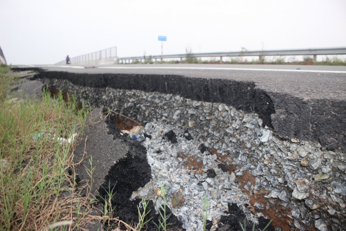 Đường lên cầu vượt cao tốc Đà Nẵng - Quảng Ngãi nứt toác duong len cau vuot cao toc da nang quang ngai nut toac