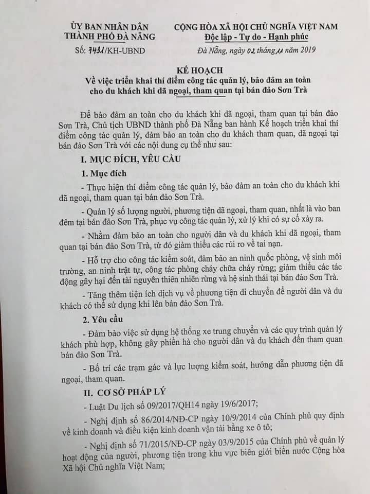 nguoi dan du khach tham quan son tra phai deo the