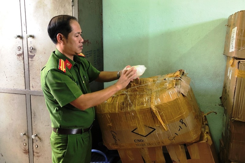 Cảnh sát phát hiện hàng nghìn hộp shisha không nguồn gốc ở Đà Nẵng