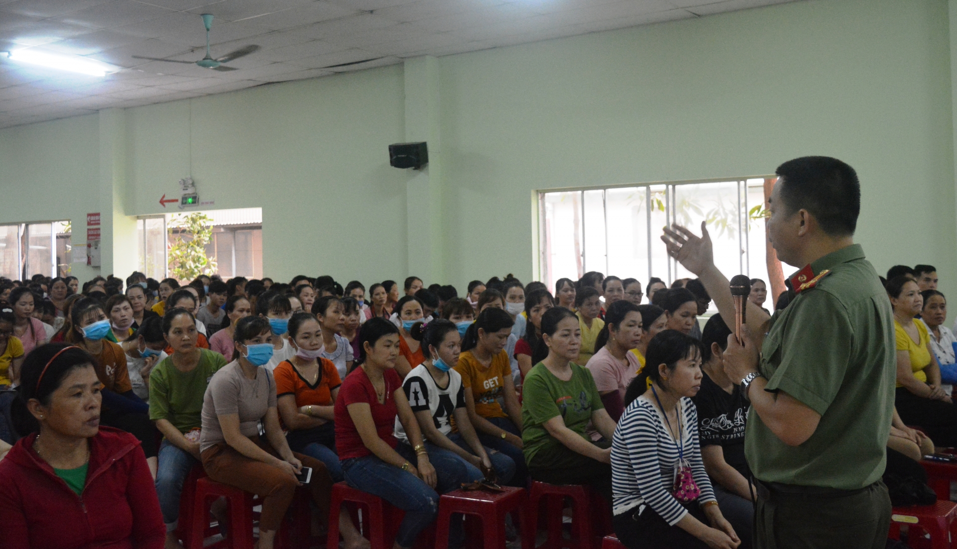 Đa dạng hóa hình thức tuyên truyền, phổ biến pháp luật trong CNLĐ da dang hoa hinh thuc tuyen truyen pho bien phap luat trong cnld