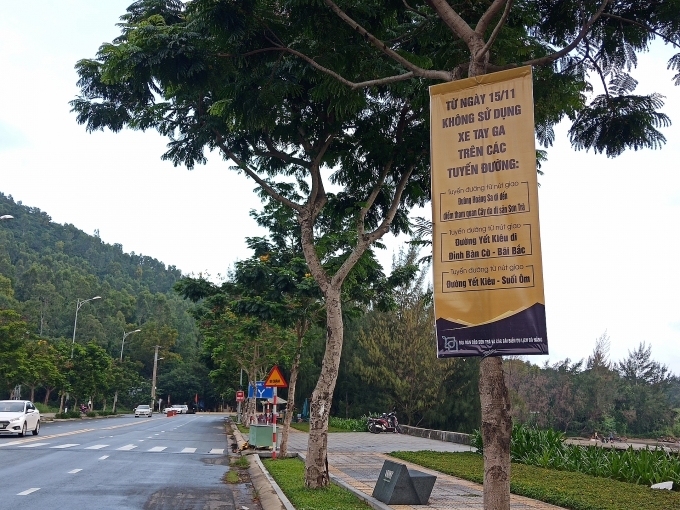 cam cua son tra nguoi dan va du khach con nhieu bo ngo