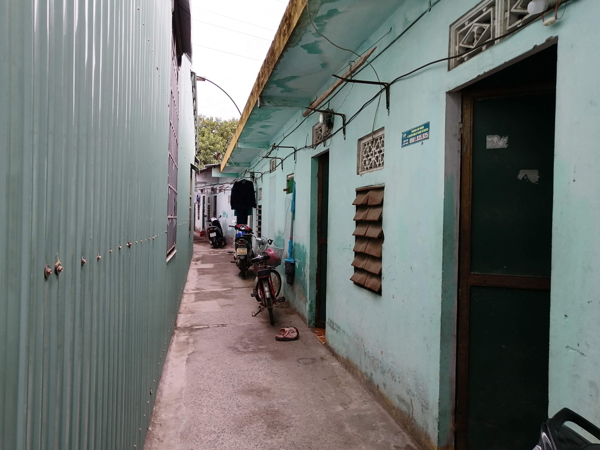 Mối nguy hại từ việc mua bán thuốc điều trị Covid-19 trôi nổi tại các khu công nghiệp Mối nguy hại từ việc mua bán thuốc điều trị Covid-19 trôi nổi tại các khu công nghiệp