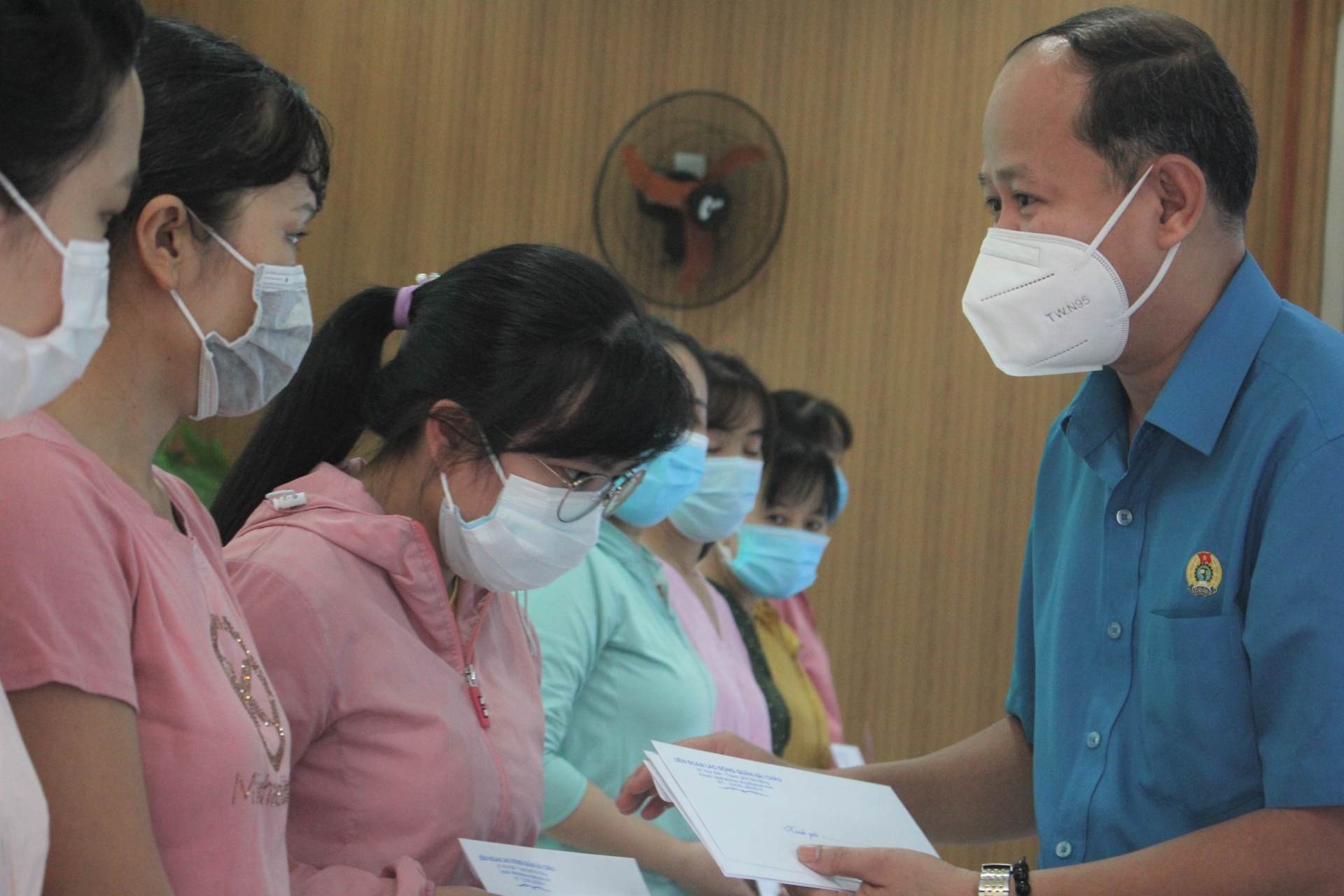 LĐLĐ quận Hải Châu hỗ trợ người lao động bị ảnh hưởng dịch bệnh Covid-19 LĐLĐ quận Hải Châu hỗ trợ người lao động bị ảnh hưởng dịch bệnh Covid-19