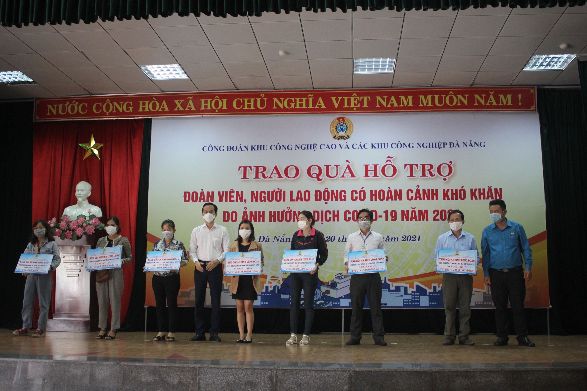 Hàng ngàn suất quà hỗ trợ đoàn viên, người lao động bị ảnh hưởng Covid-19