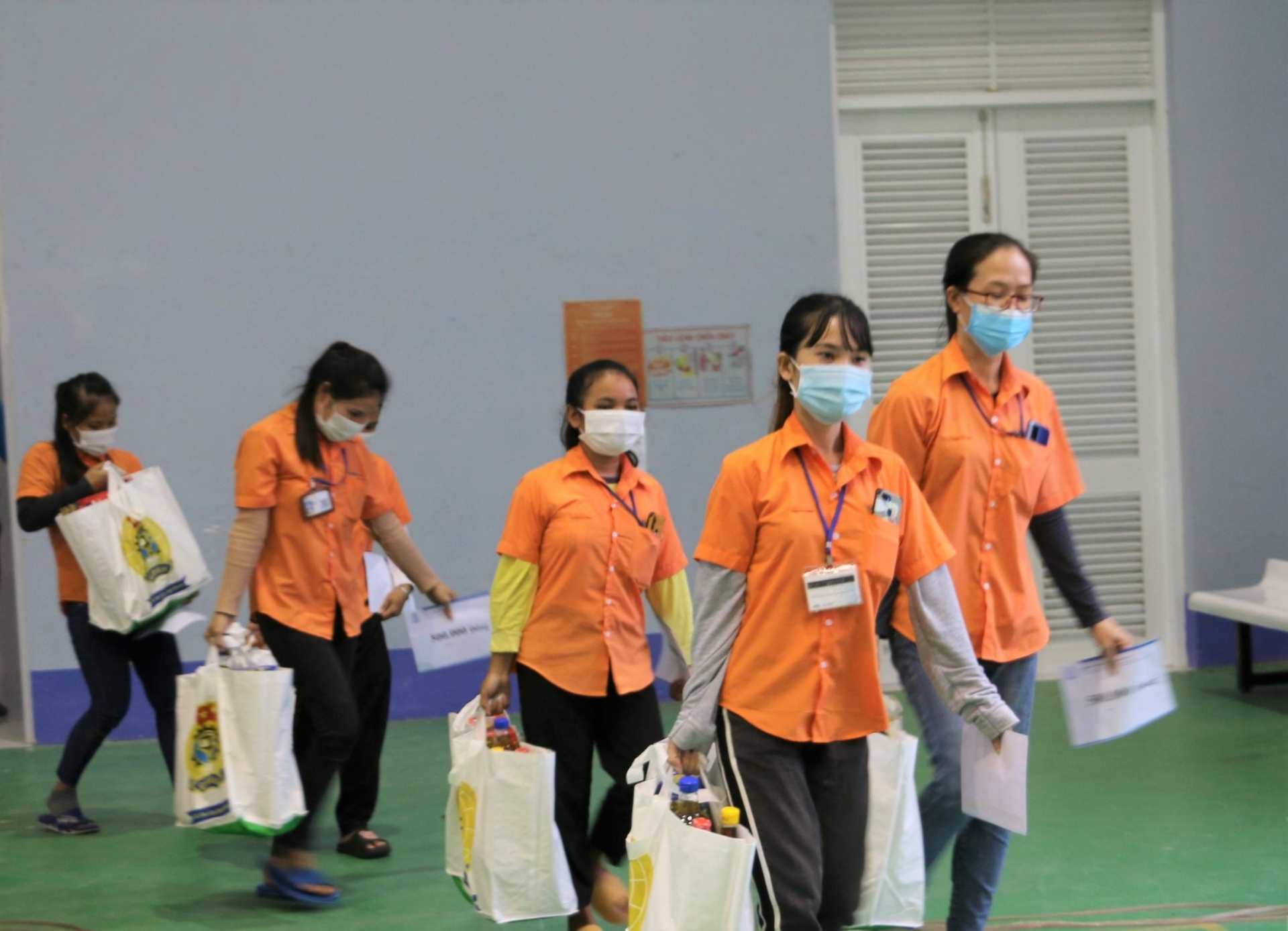 Trao 500 phần quà cho công nhân khó khăn tại Khánh Hòa Trao 500 phần quà cho công nhân khó khăn tại Khánh Hòa