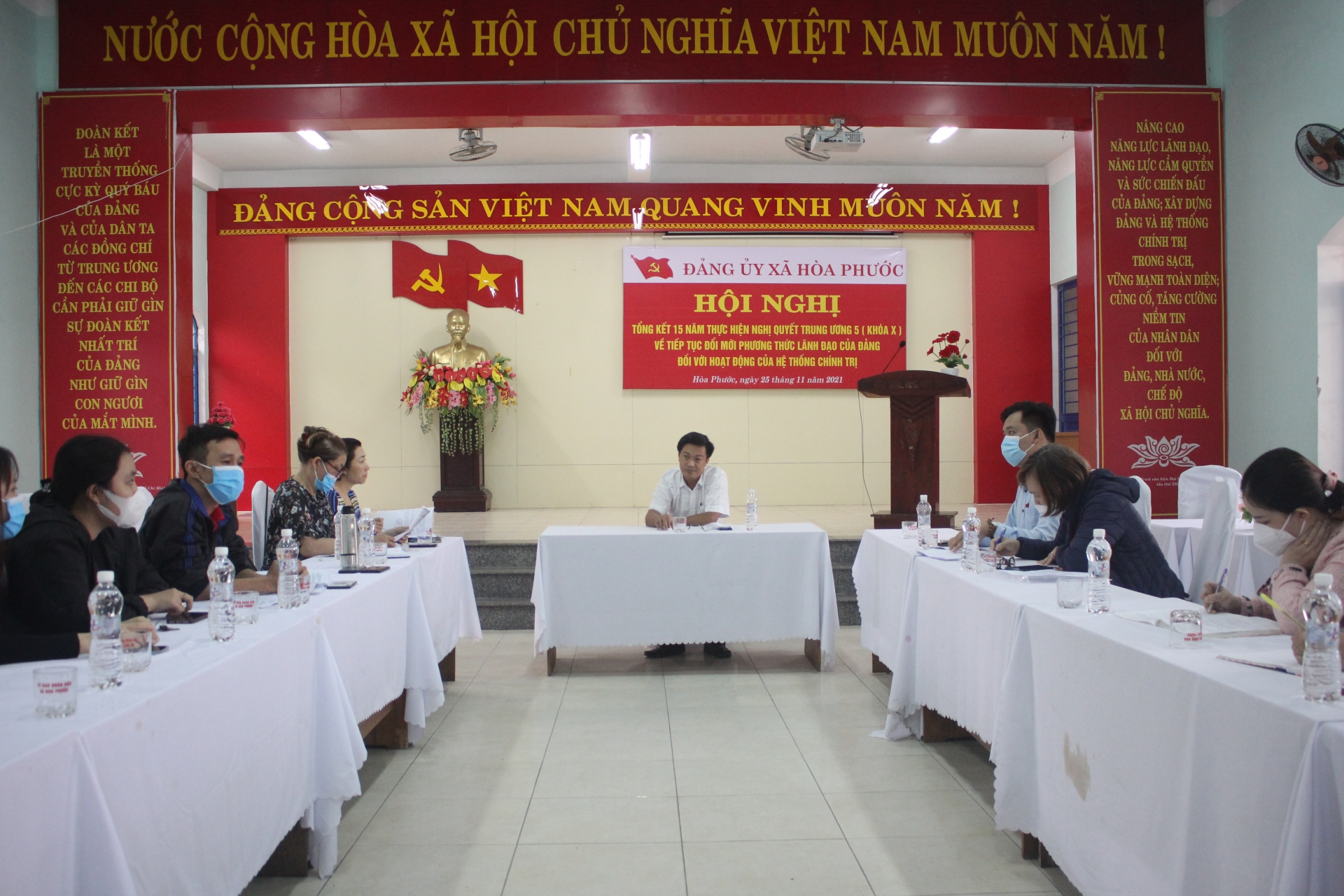 Các tình nguyện viên y tế vui mừng khi nhận được hỗ trợ đúng mức Các tình nguyện viên y tế vui mừng khi nhận được hỗ trợ đúng mức