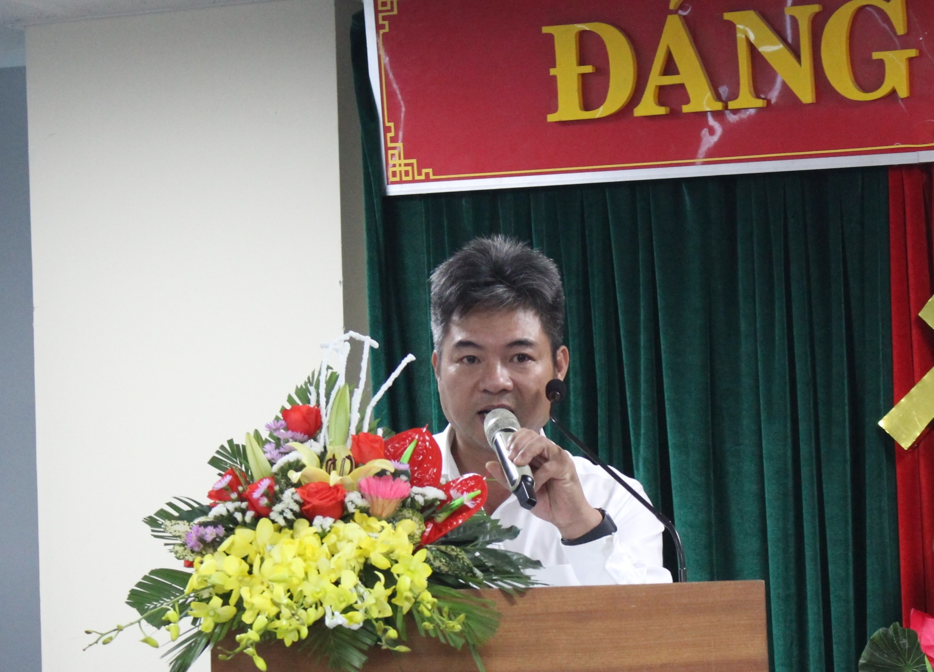 xuc dong ngay gap go cuu chien binh cua tong cong ty hang khong viet nam tai mien trung