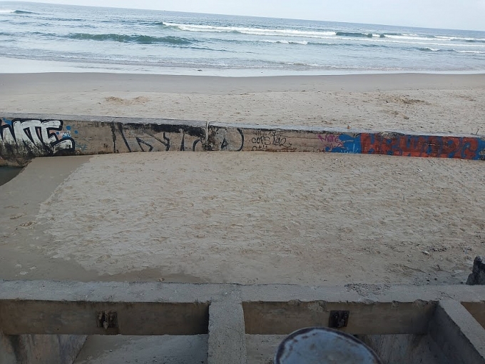 nguoi lao dong tro lai buon ban sau khi tinh trang nuoc ban tran ra bien duoc cai thien