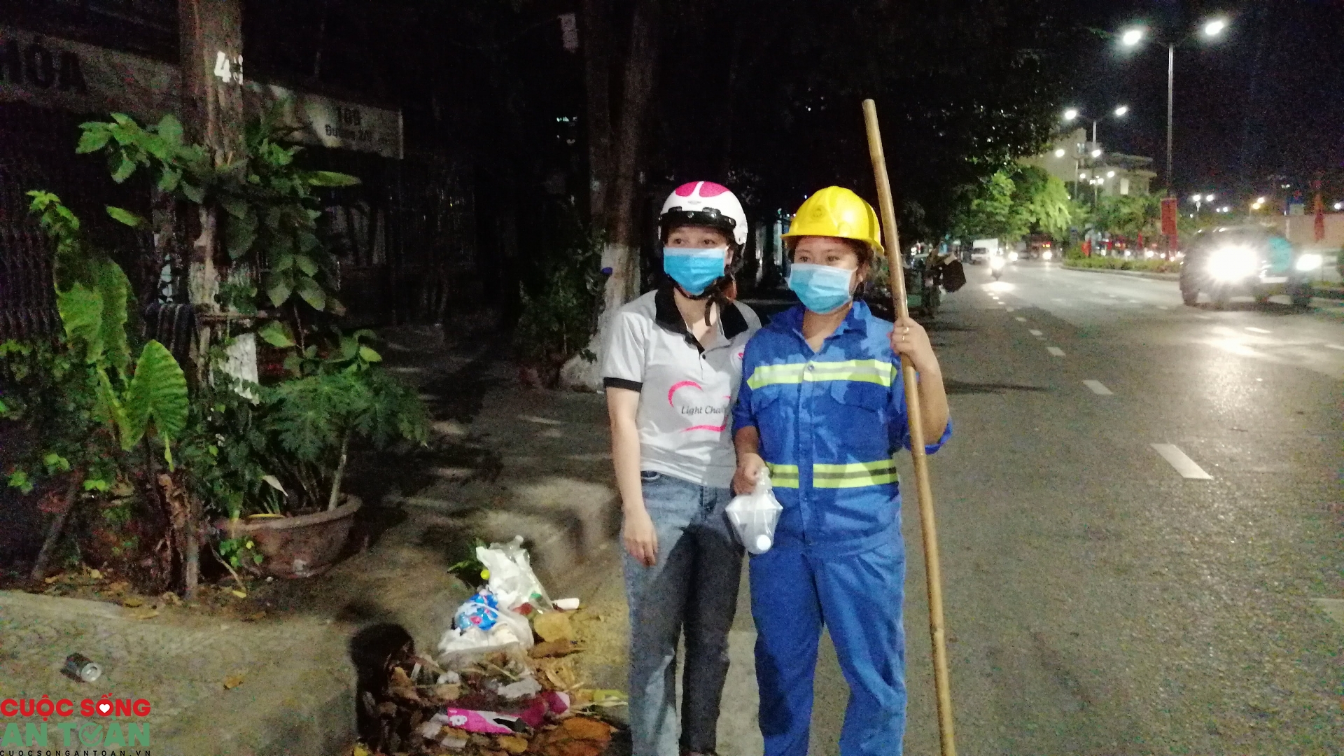 Ấm lòng những bữa ăn khuya cho người lao động Ấm lòng những bữa ăn khuya cho người lao động