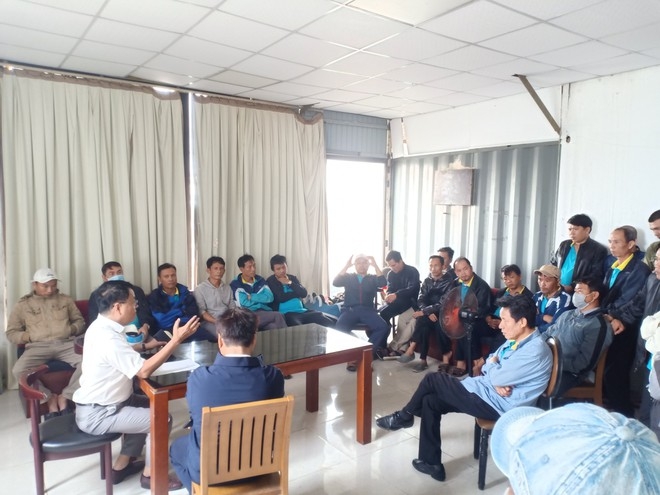 Tạm xa bữa cơm sum vầy Tạm xa bữa cơm sum vầy