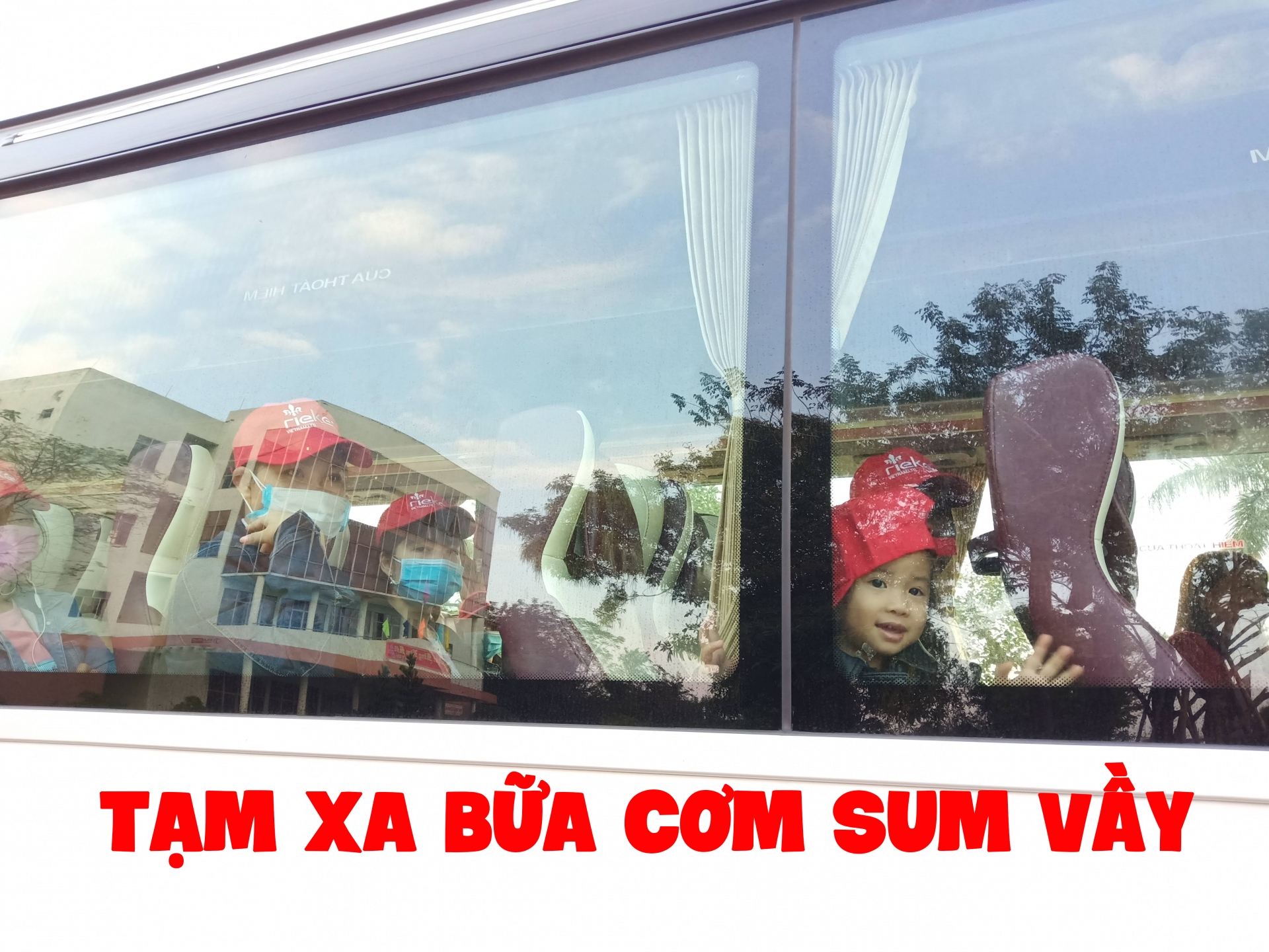 Tạm xa bữa cơm sum vầy Tạm xa bữa cơm sum vầy