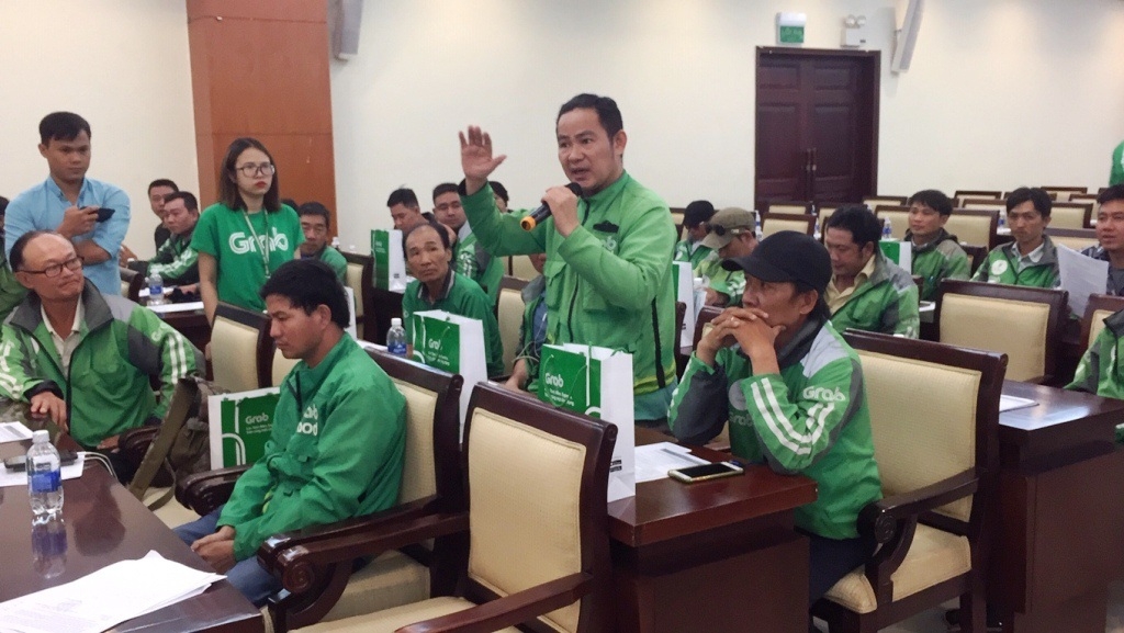 Tài xế xe “ôm" công nghệ phải chờ sửa hai luật mới được tăng thu nhập tính thuế