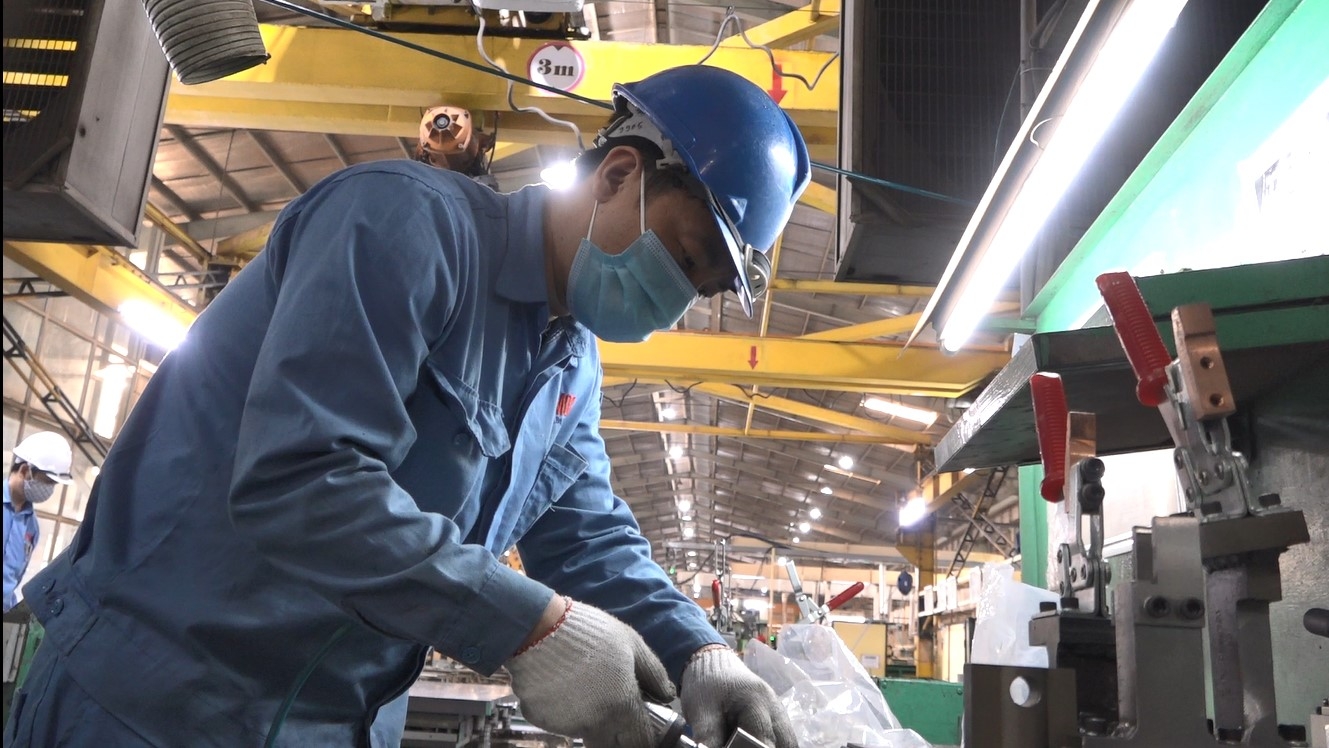 Trẻ trung, năng động với đồng phục Công ty TNHH Công nghệ COSMOS 1