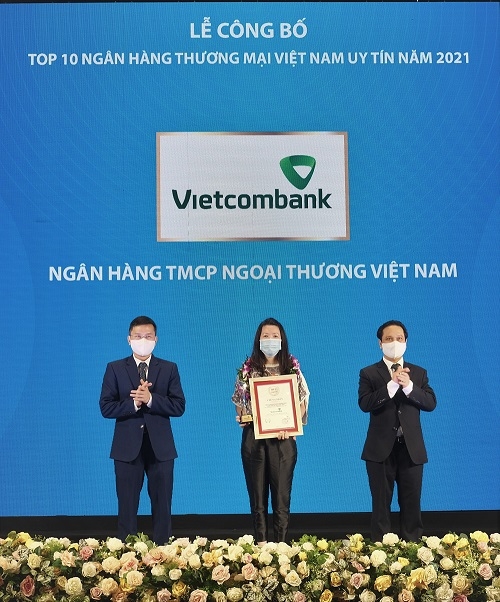Vietcombank lọt Top 50 công ty đại chúng uy tín và hiệu quả