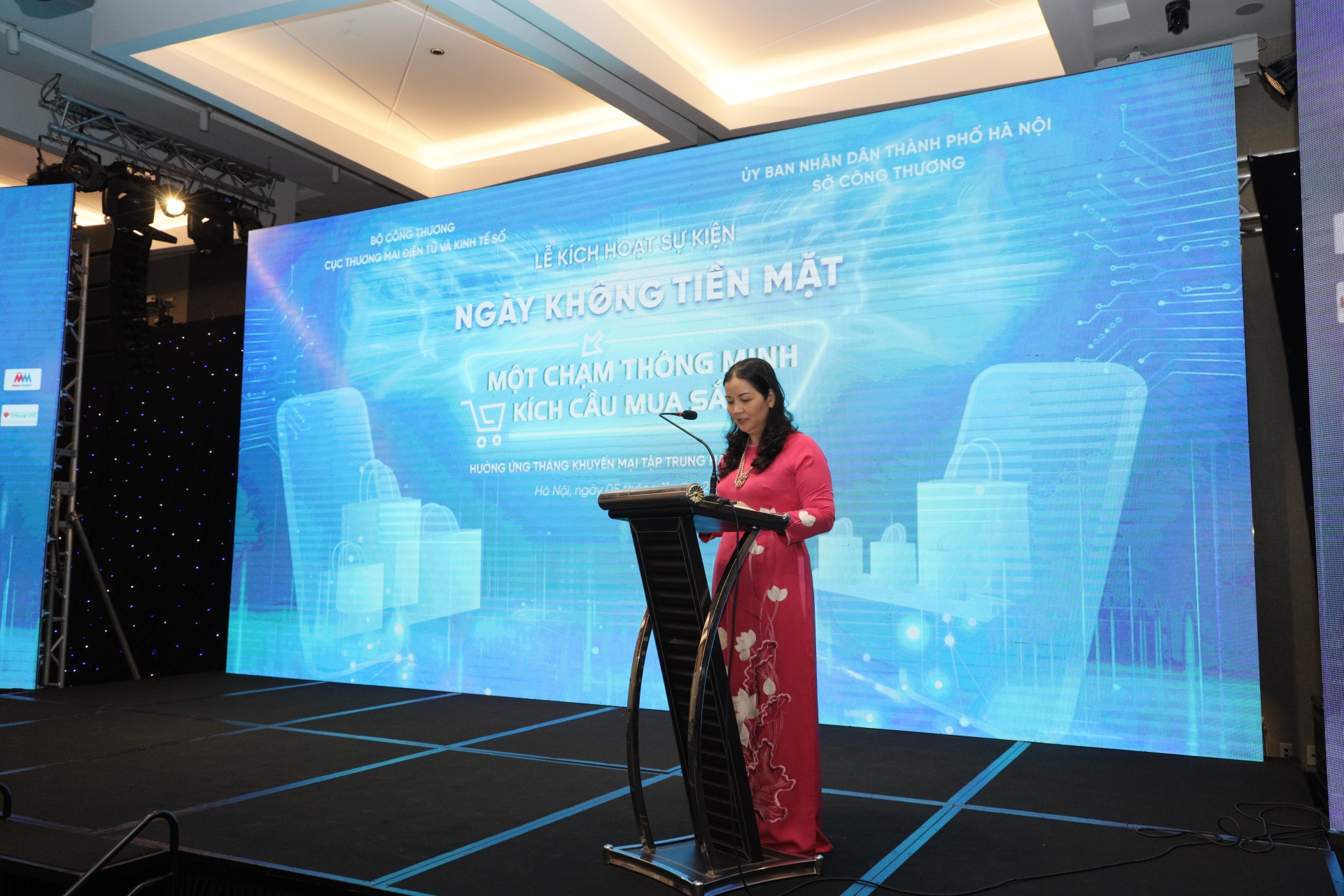 Sự kiện “Ngày không tiền mặt năm 2021”: Động lực để doanh nghiệp phát triển thương mại điện tử Sự kiện “Ngày không tiền mặt