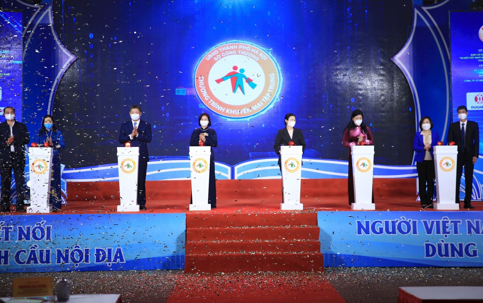 Tôn vinh “Hàng Việt Nam được người tiêu dùng yêu thích” năm 2021 và khai mạc chương trình “Khuyến mại tập trung thành phố Hà Nội năm 2021” Tôn vinh “Hàng Việt Nam được người tiêu dùng yêu thích” năm 2021