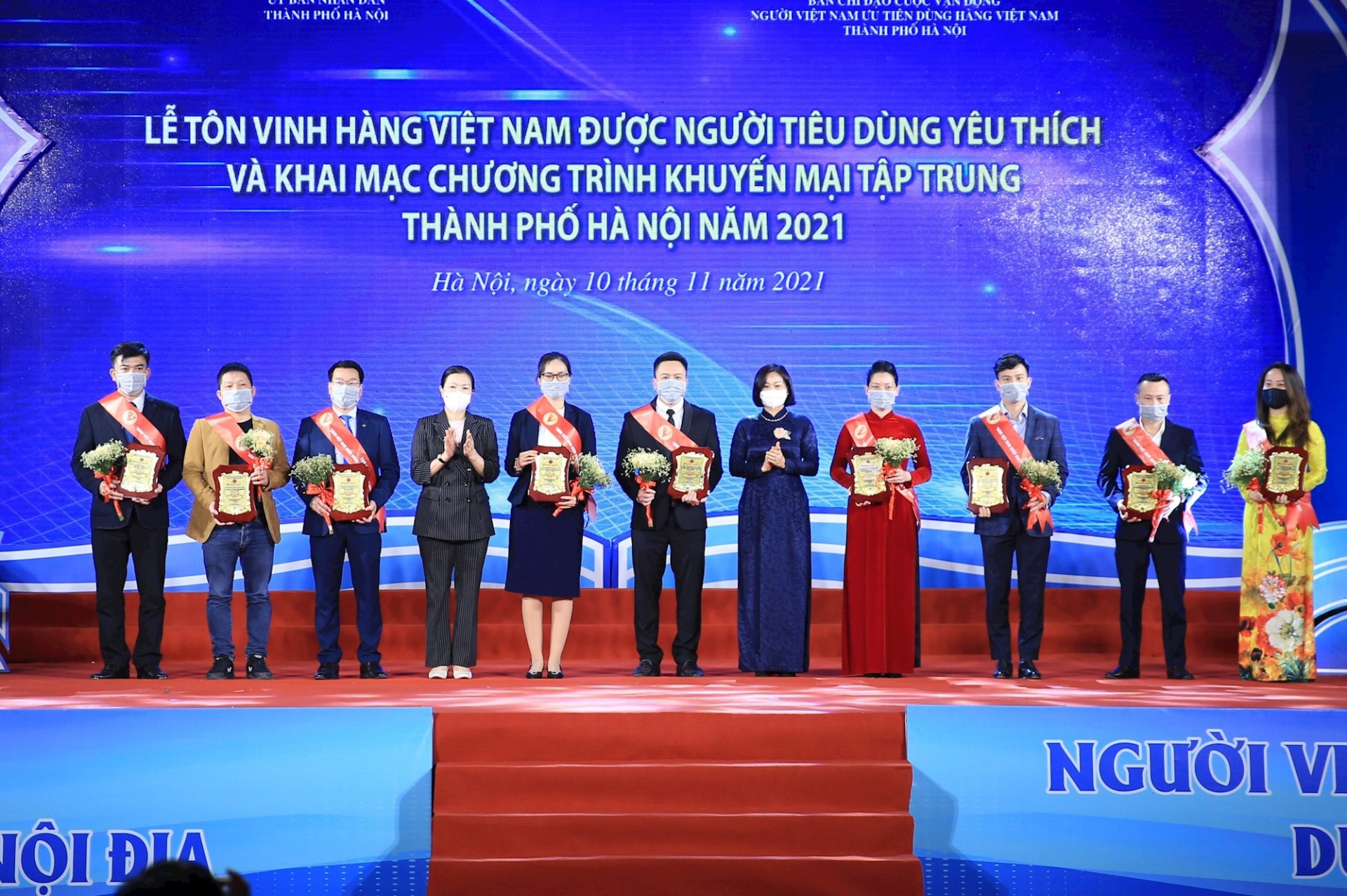 Tôn vinh “Hàng Việt Nam được người tiêu dùng yêu thích” năm 2021 và khai mạc chương trình “Khuyến mại tập trung thành phố Hà Nội năm 2021” Tôn vinh “Hàng Việt Nam được người tiêu dùng yêu thích” năm 2021