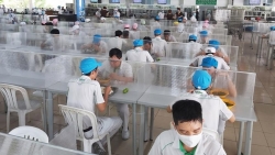 Doanh nghiệp với nỗi lo bùng phát dịch Covid-19 vào dịp cuối năm