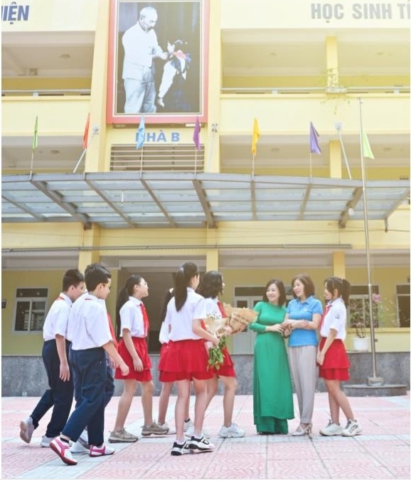 Công đoàn trường THCS Cát Linh: “Không để giáo viên, học sinh nào bị bỏ lại phía sau” Công đoàn Trường THCS Cát Linh: “Không để giáo viên, học sinh nào bị bỏ lại phía sau”