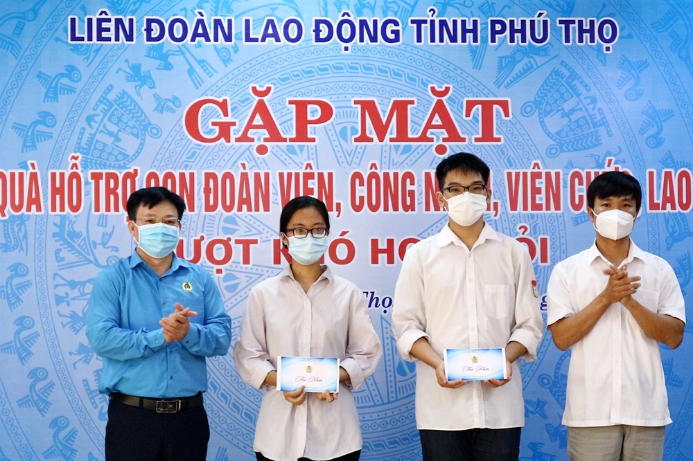LĐLĐ tỉnh Phú Thọ: Quỹ “Trợ vốn cho đoàn viên công đoàn” chăm lo đời sống CNVCLĐ LĐLĐ tỉnh Phú Thọ: Quỹ “Trợ vốn cho đoàn viên công đoàn” chăm lo đời sống CNVCLĐ