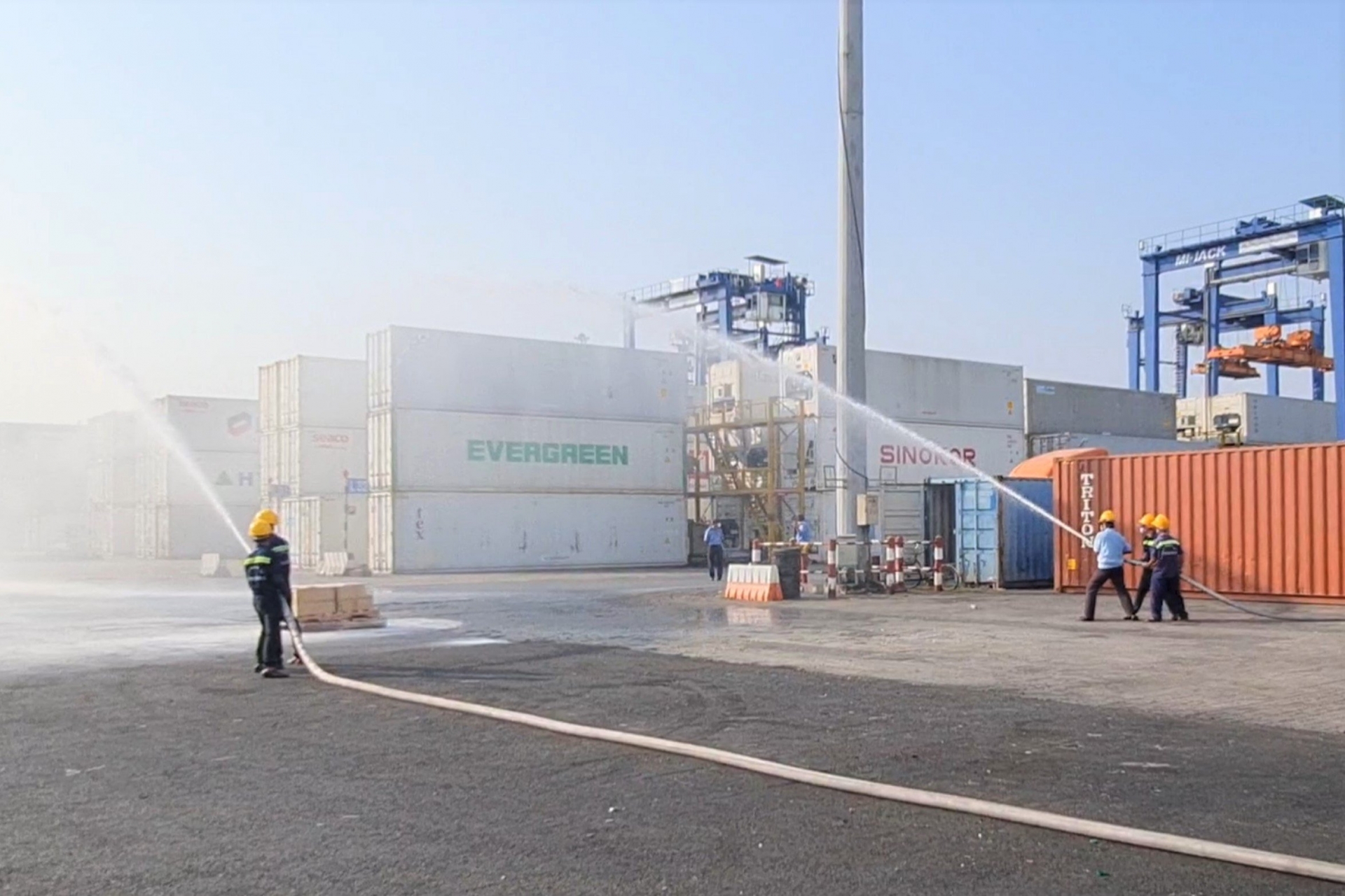 Công ty CP Kho vận Tân Cảng tổ chức diễn tập phòng cháy, chữa cháy Công ty CP Kho vận Tân Cảng tổ chức diễn tập phòng cháy, chữa cháy