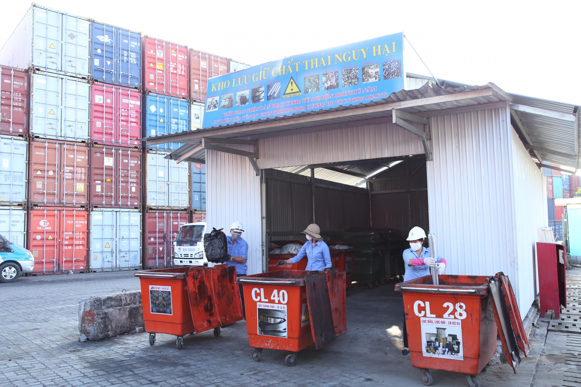 Miệt mài làm xanh sạch cho phố, làm tươi đẹp cho đời Miệt mài làm xanh sạch cho phố, làm tươi đẹp cho đời