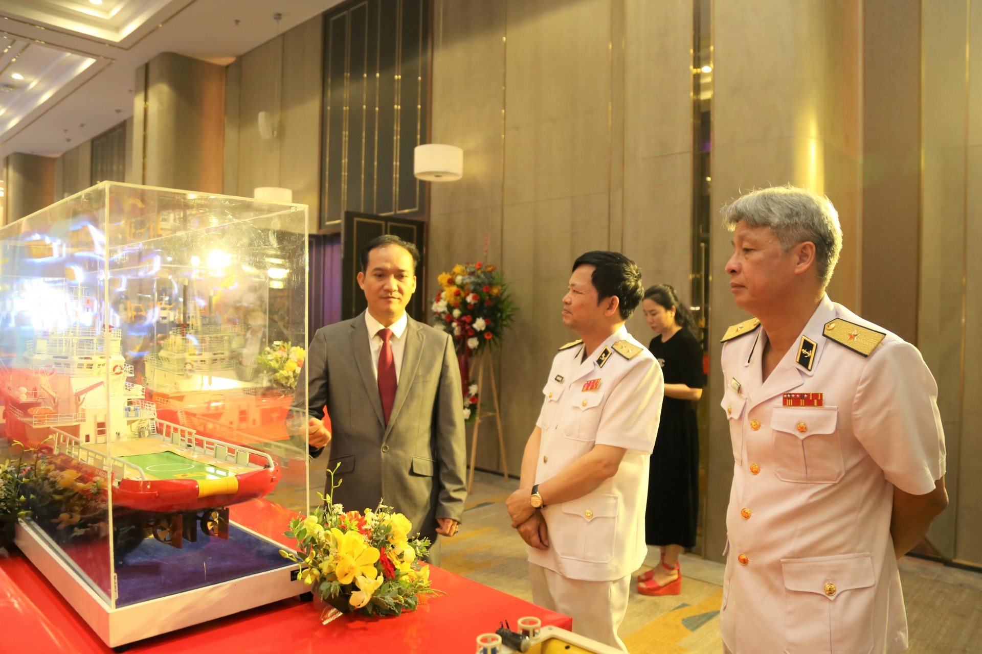 Công ty Cổ phần Dịch vụ biển Tân Cảng nhận Huân chương Lao động hạng Ba Công ty Cổ phần Dịch vụ biển Tân Cảng nhận Huân chương Lao động hạng Ba