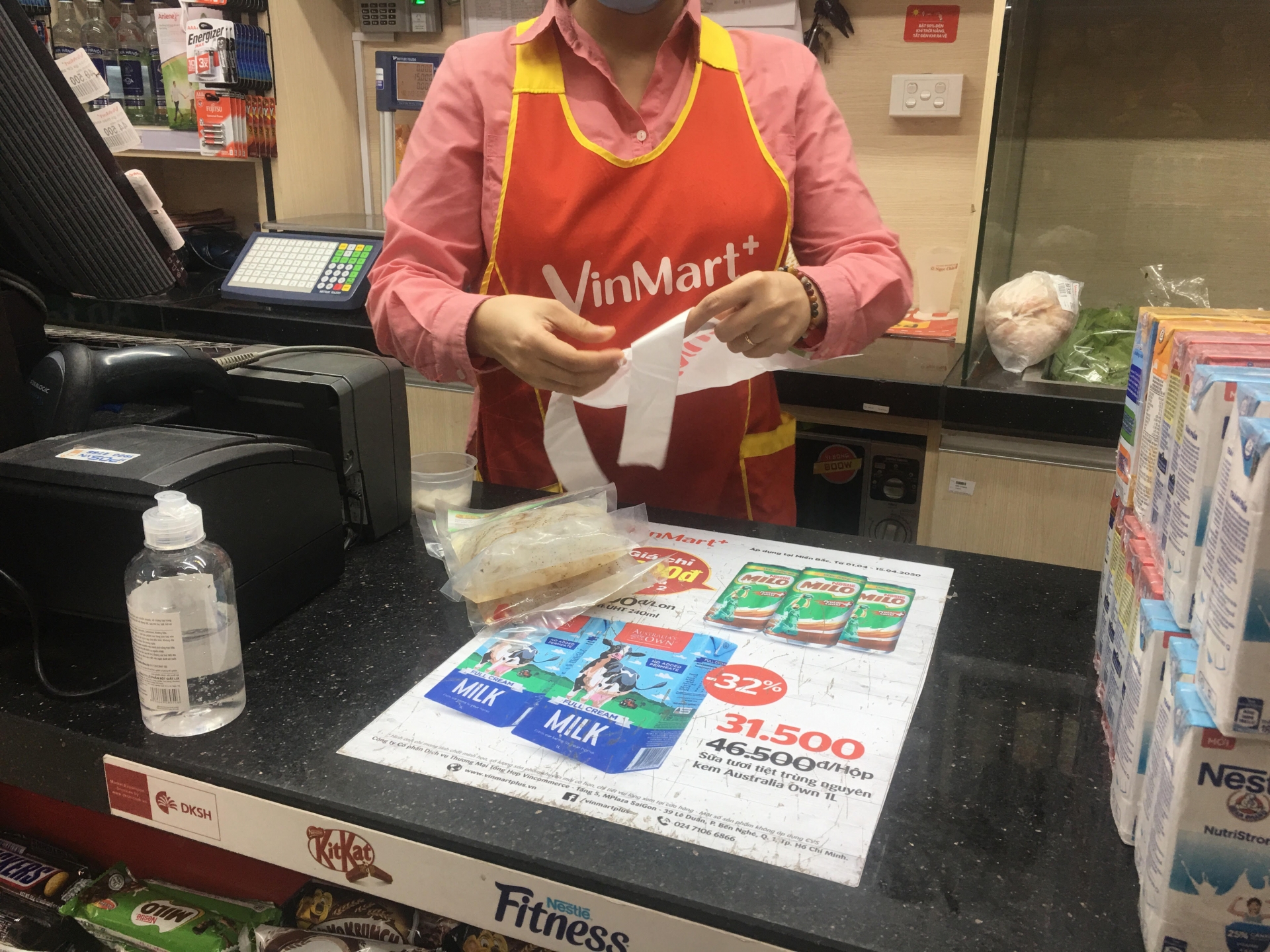 Siêu thị Vinmart ngày 5/4: Khoảng cách 2m vẫn còn bị xem nhẹ sieu thi vinmart ngay 54 khoang cach 2m van con bi xem nhe