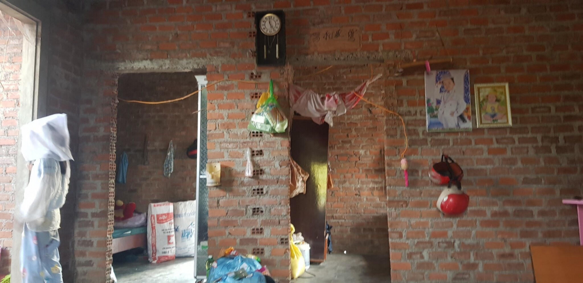 Vụ sập tường ở KCN Đồng Nai 10 công nhân chết: “Anh mất rồi ai lo cho con?” vu sap tuong o kcn dong nai 10 cong nhan chet anh mat roi ai lo cho con